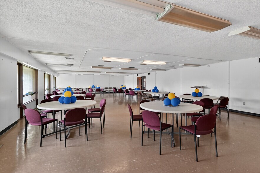 More Photos Of 206 Emerling Dr, Saint Louis Religious Facility For Sale