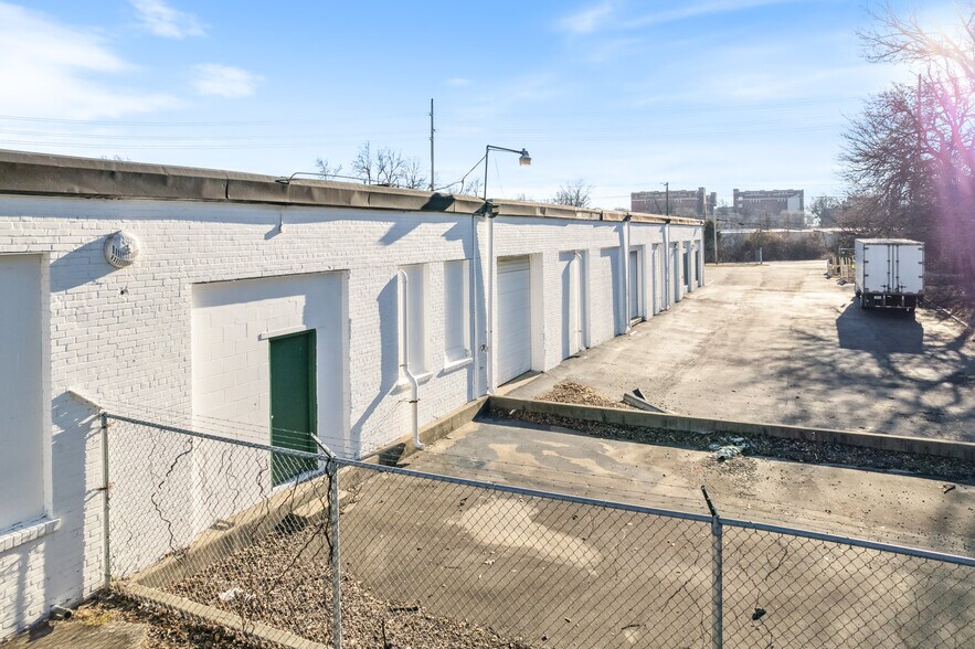 More Photos Of 1500 Algonquin Pky, Louisville Warehouse For Lease