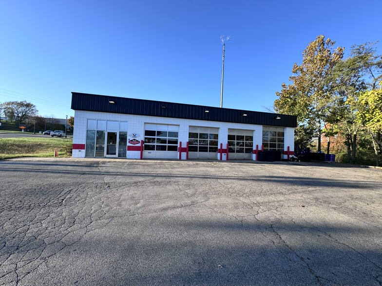 Primary Photo Of 810 S Main St, Englewood Auto Repair For Sale