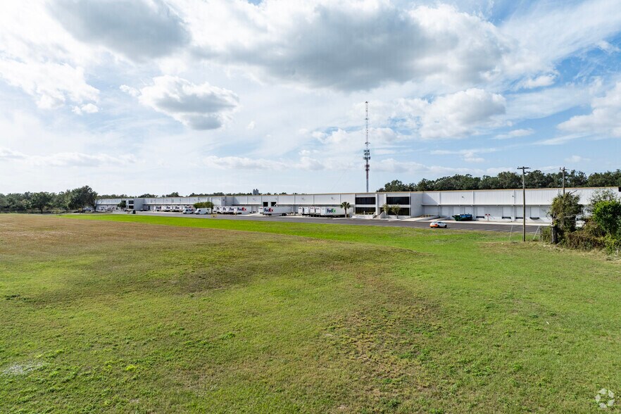 More Photos Of 6708 Harney Rd, Tampa Distribution For Lease