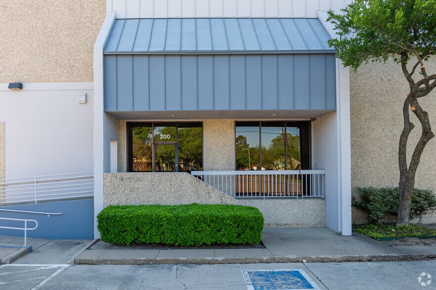 More Photos Of 2525 S Shiloh Rd, Garland Warehouse For Lease