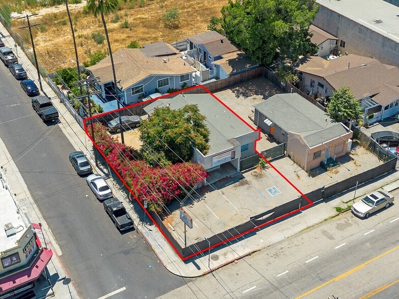 More Photos Of 11306 Burbank Blvd, North Hollywood Storefront Retail Residential For Lease