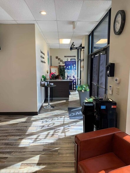 More Photos Of 2135 Southeast Pky, Arlington Unknown For Lease