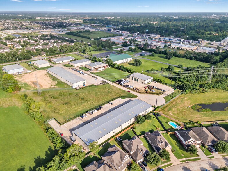 More Photos Of 21627 Rhodes Rd, Spring Warehouse For Lease