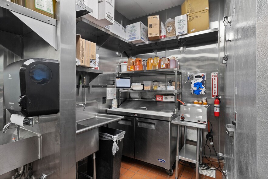 More Photos Of 7451 Edinger Ave, Huntington Beach Apartments For Lease