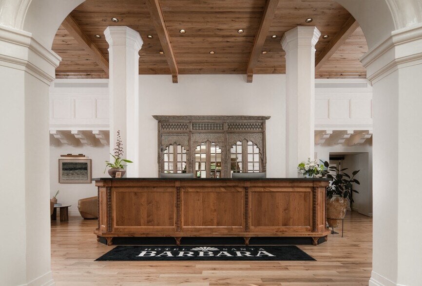 More Photos Of 527-537 State St, Santa Barbara Hotel For Lease