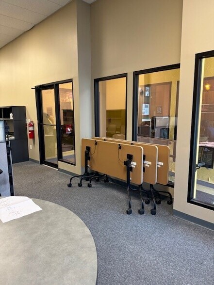 More Photos Of 517 E Kirkwood Ave, Bloomington Storefront Retail Office For Lease