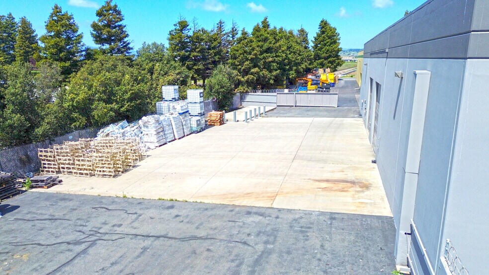 More Photos Of 110 Dodd Ct, American Canyon Warehouse For Lease