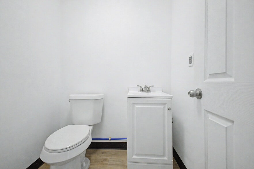 More Photos Of 14222 Fort St, Southgate General Retail For Lease