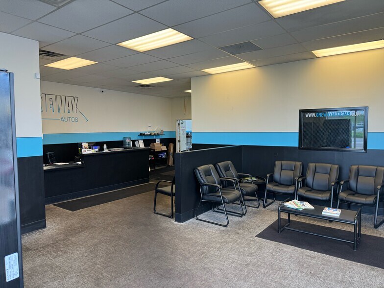 More Photos Of 3201 Highway 13 W, Burnsville Auto Repair For Lease