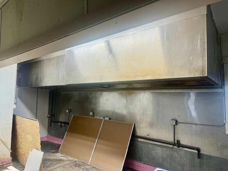 More Photos Of 400-422 N Kennedy Dr, Bradley Medical For Lease