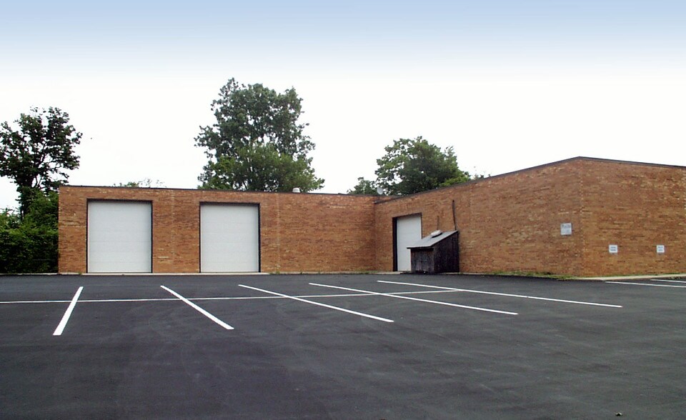More Photos Of 4760 N Kingsway Dr, Indianapolis Flex For Lease
