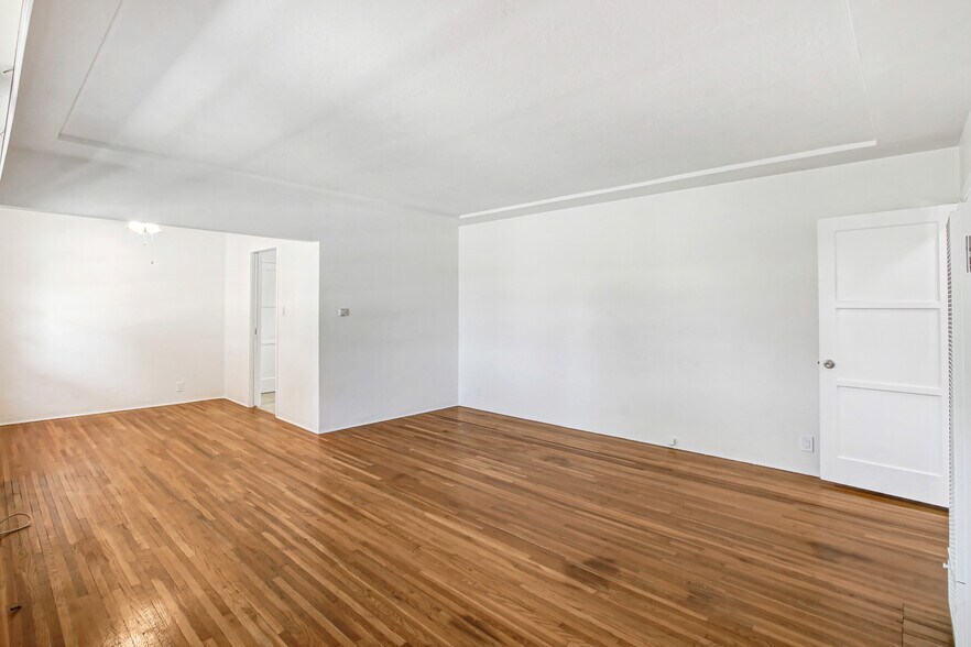 More Photos Of 3879 Dykes Ln, Riverside Apartments For Sale