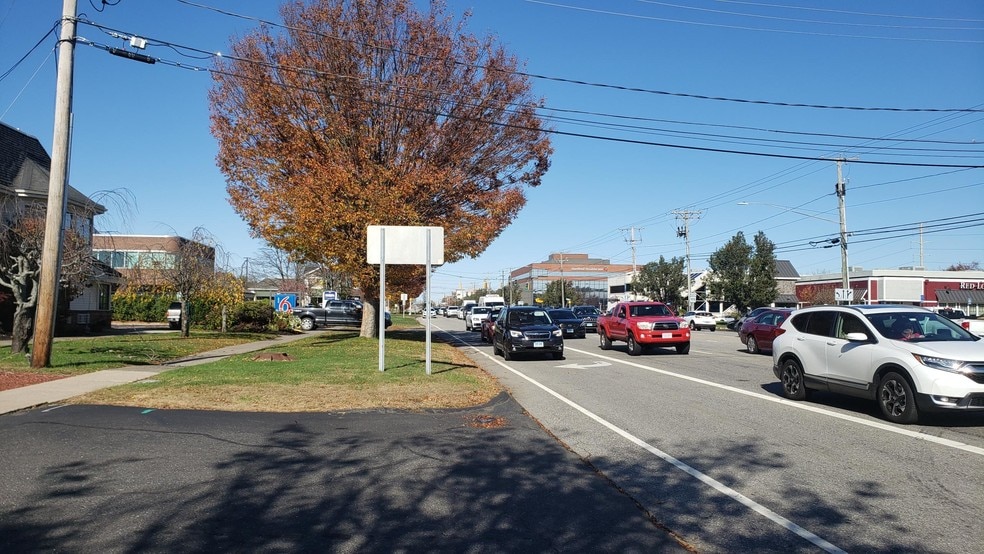 More Photos Of 27 Town Line Rd, Wethersfield Office For Lease