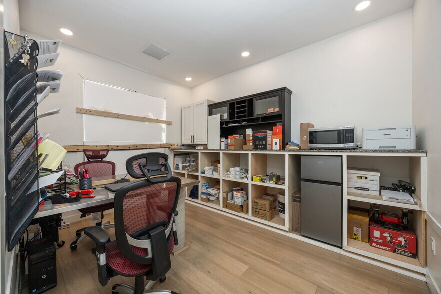 More Photos Of 1011-1065 5th Ave N, Naples Office Residential For Sale