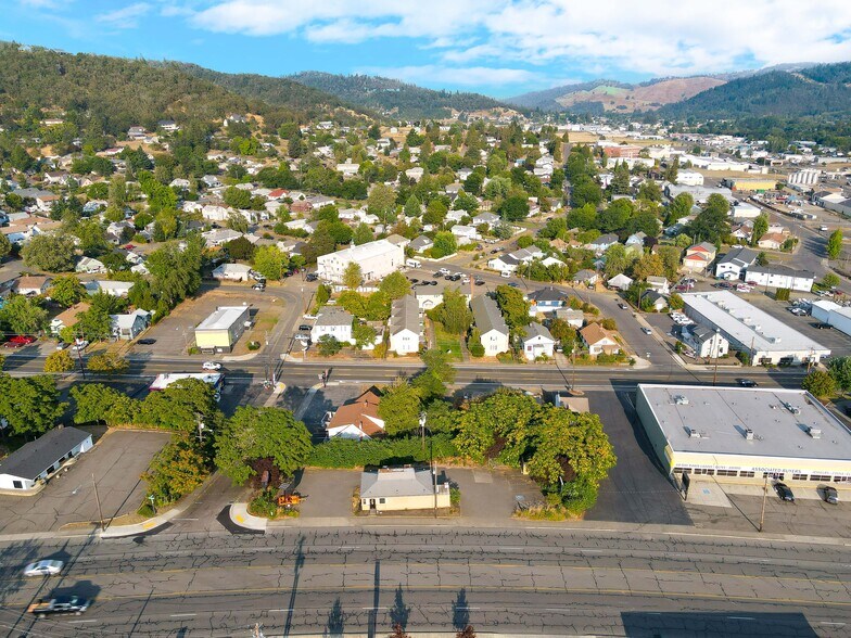 More Photos Of 482 NE Winchester St, Roseburg Freestanding For Sale