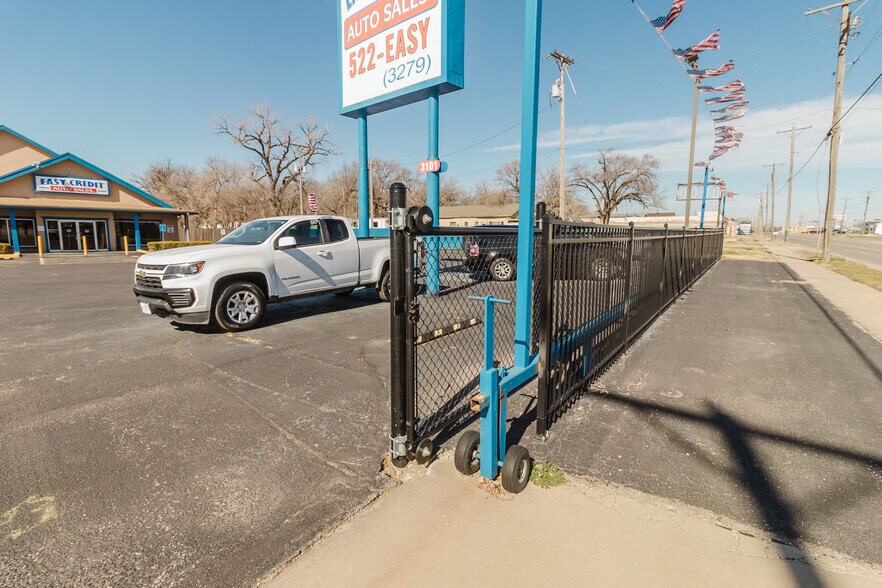 More Photos Of 3101 S Broadway St, Wichita Freestanding For Sale