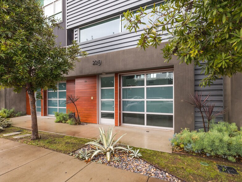 More Photos Of 215-237 California St, El Segundo Loft Creative Space For Lease