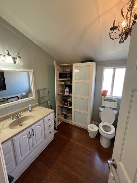 More Photos Of 22315 Mulholland Hwy, Calabasas Office For Sale