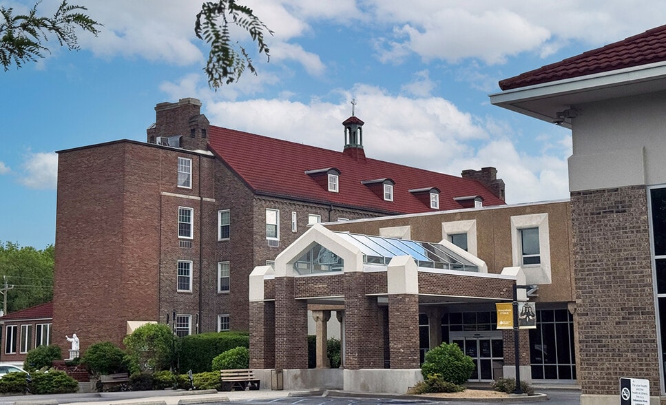 Primary Photo Of 321 Mitchell Ave, Batesville Hospital For Sale