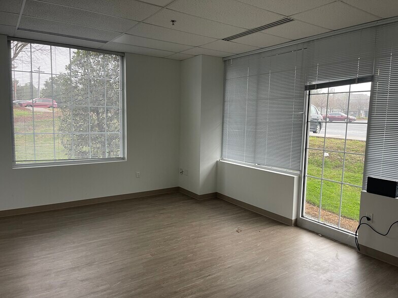 More Photos Of 50101 Governors Dr, Chapel Hill Office For Lease