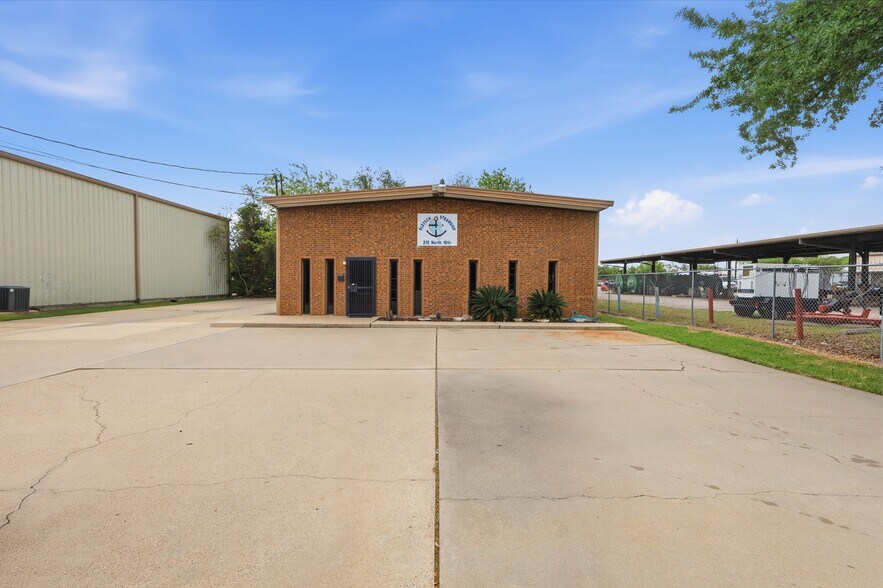 Primary Photo Of 212 N 16th St, La Porte Light Distribution For Sale