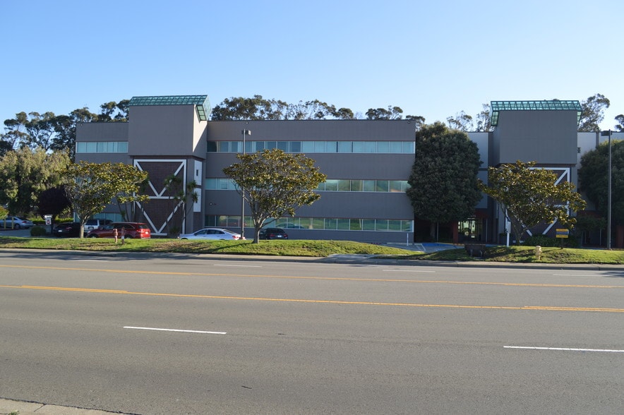 More Photos Of 1435-1475 Huntington Ave, South San Francisco Showroom For Sale