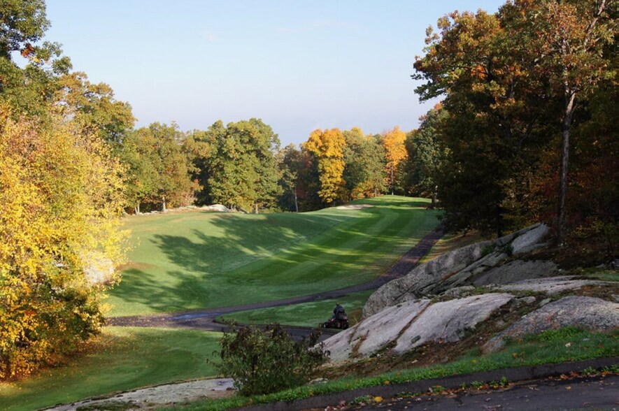 More Photos Of 9 Rose Hill Rd, Portland Golf Course Driving Range For Sale