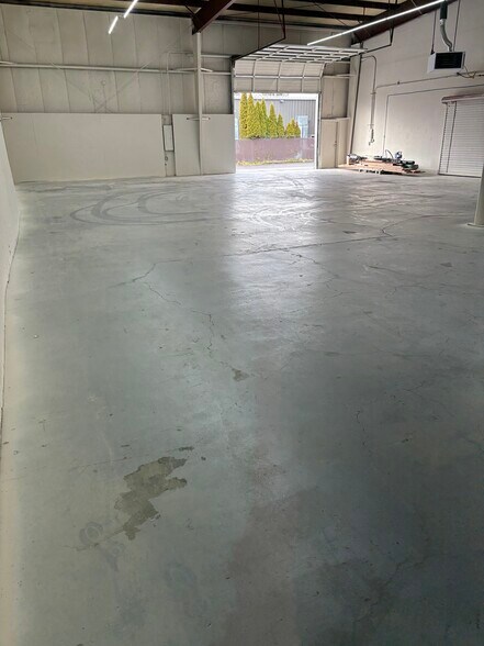 More Photos Of 163 SW Freeman Ave, Hillsboro Warehouse For Sale
