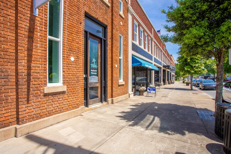 More Photos Of 105 E Center St, Mebane Office For Lease