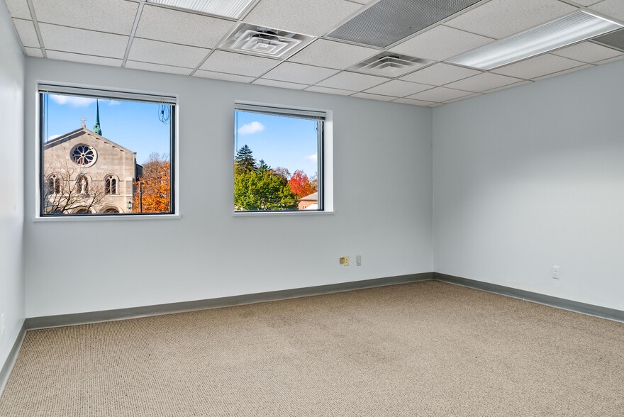 More Photos Of 322 W Lincoln Ave, Royal Oak Office For Lease