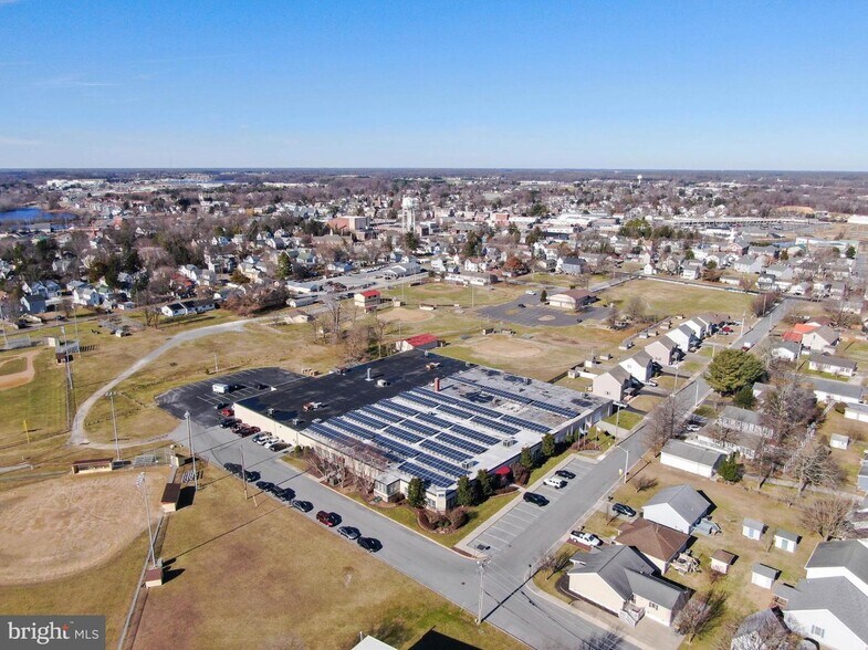 More Photos Of 301 SE 4th St, Milford Light Manufacturing For Lease