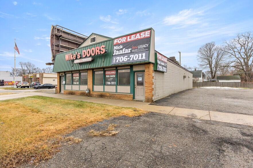 More Photos Of 26905 Plymouth Rd, Redford Township Freestanding For Lease