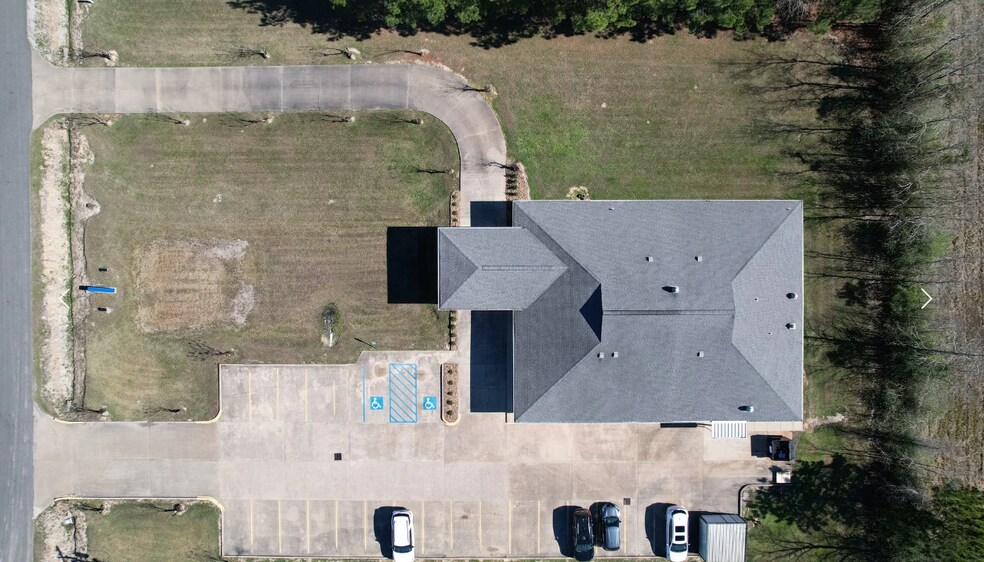 More Photos Of 1101 Nile St, Eunice Medical For Sale