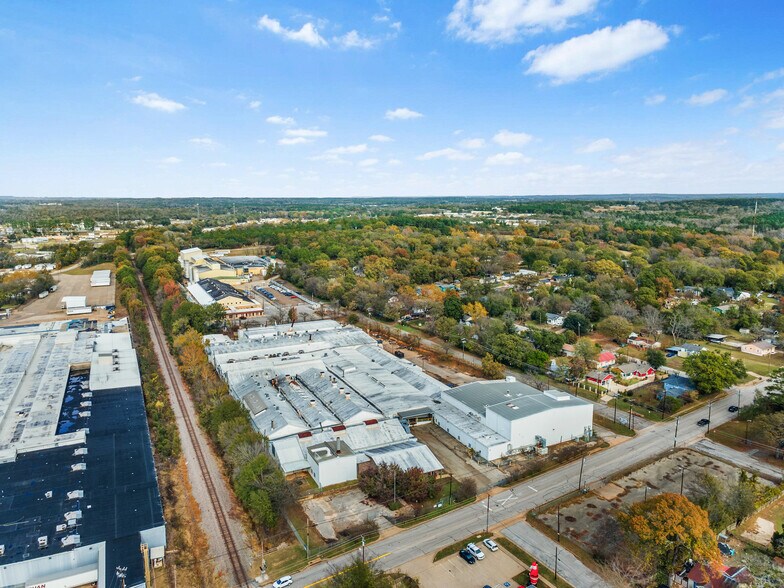 Primary Photo Of 1812 E Duncan St, Tyler Manufacturing For Lease