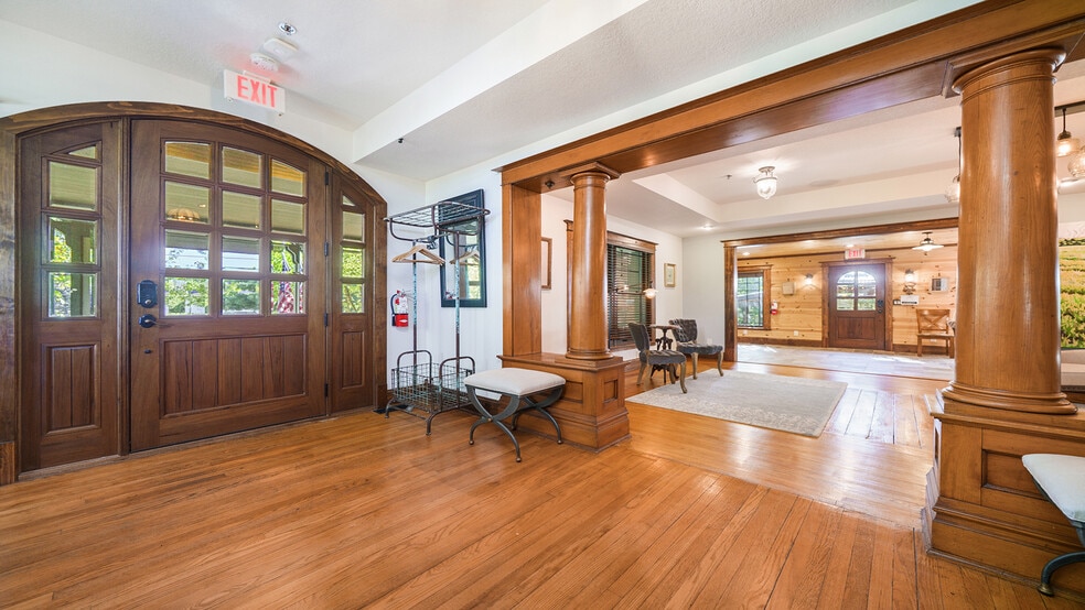 More Photos Of 409 N State St, Franklin Grove Hotel For Sale