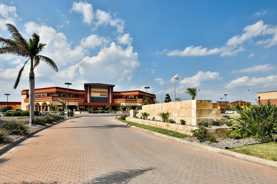 More Photos Of 1901-2001 W Trenton Rd, Edinburg Storefront For Lease