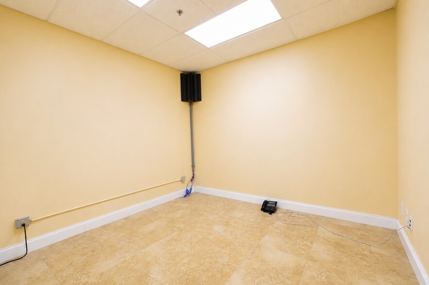 More Photos Of 20841 Johnson St, Pembroke Pines Warehouse For Lease