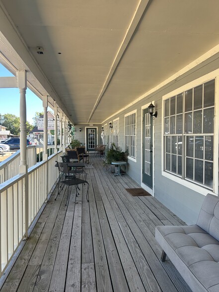 More Photos Of 419 Gentry St, Spring Storefront Retail Office For Lease