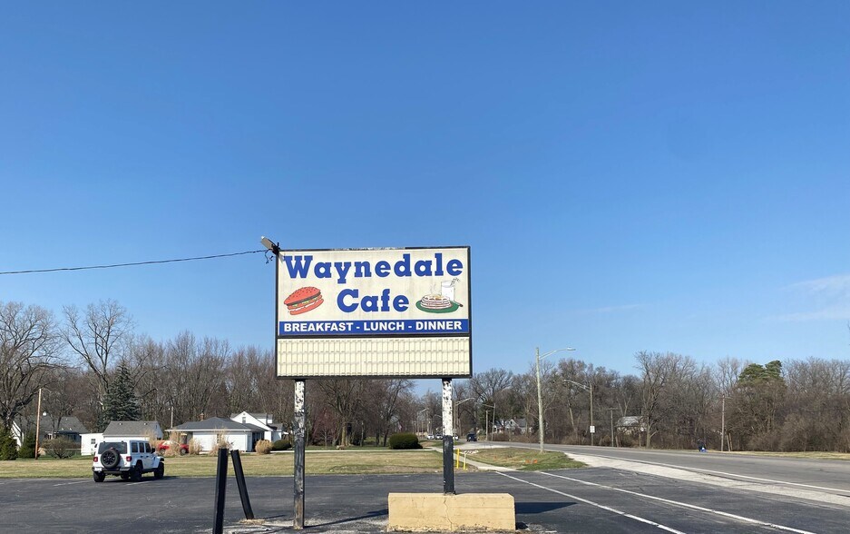 More Photos Of 5700 Bluffton Rd, Fort Wayne Restaurant For Sale