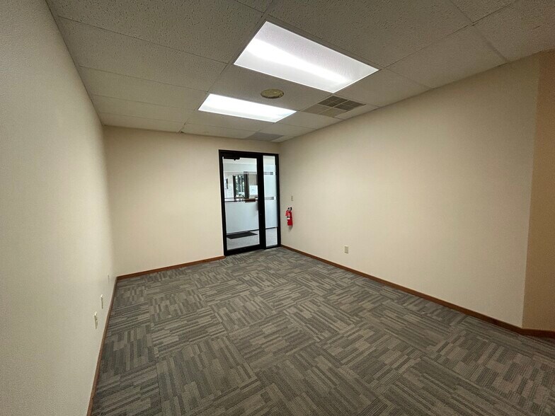 More Photos Of 1820 Post Rd, Plover Storefront Retail Office For Lease