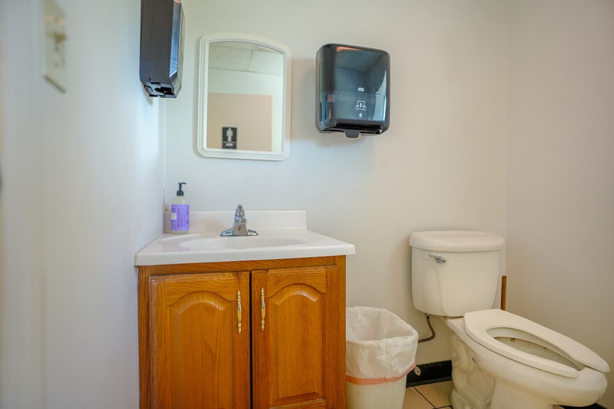 More Photos Of 35 Research Pky, Old Saybrook Light Manufacturing For Sale