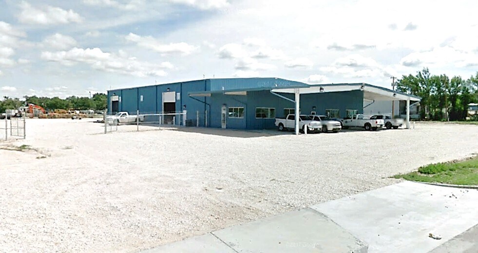 Primary Photo Of 1010 Mobeetie St, Canadian Light Distribution For Lease