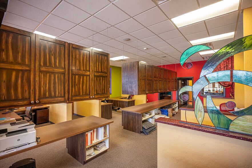 More Photos Of 2801 26th St, Lubbock Freestanding For Lease