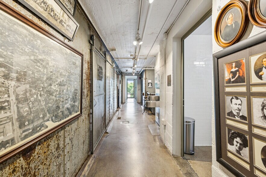 More Photos Of 112 Bridge St, Franklin Office For Sale