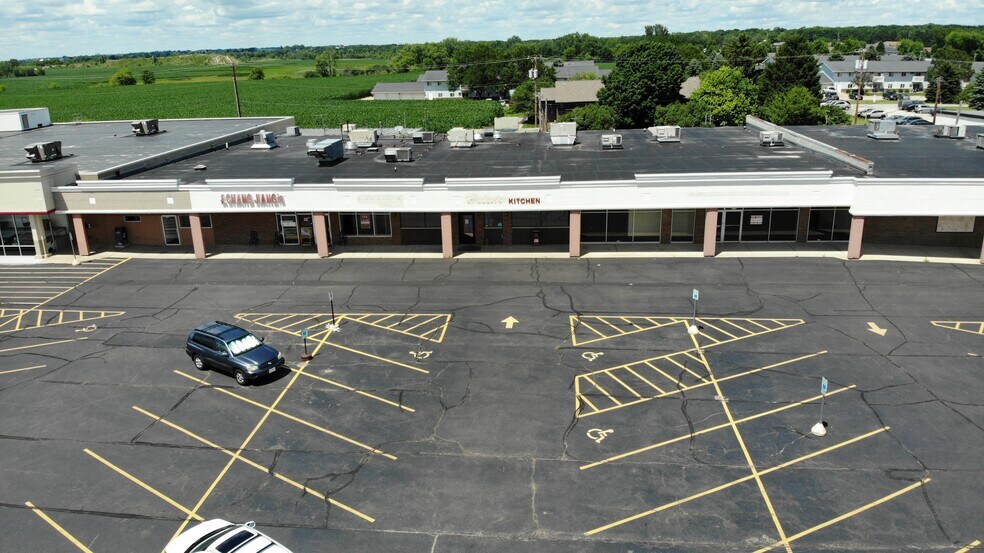 More Photos Of 1104-1122 W Main St, Waupun Fast Food For Lease