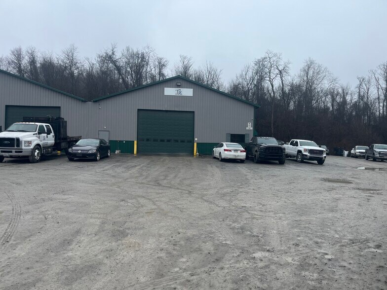 More Photos Of 2807 W Chestnut St, Washington Industrial For Lease