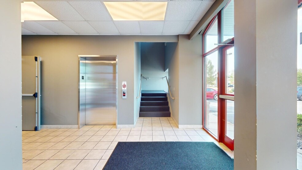More Photos Of 17813 Edison Ave, Chesterfield Showroom For Lease