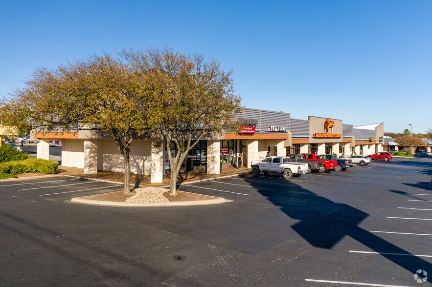 More Photos Of 1901 W William Cannon Dr, Austin Freestanding For Lease