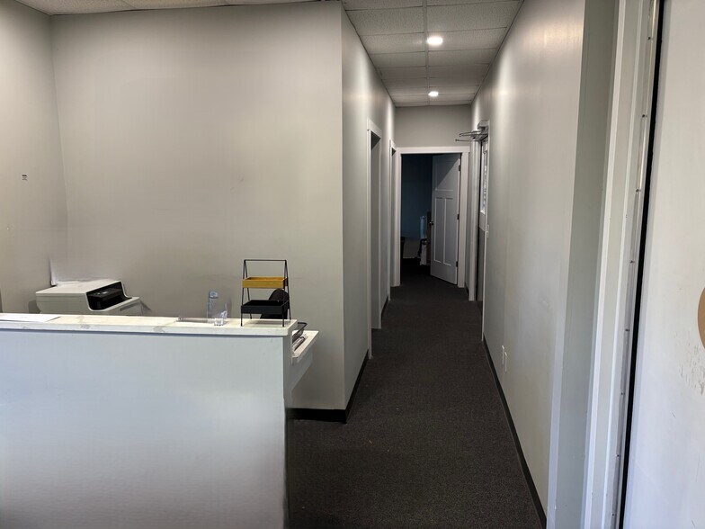 More Photos Of 100 Staton Ct, Greenville Light Distribution For Lease